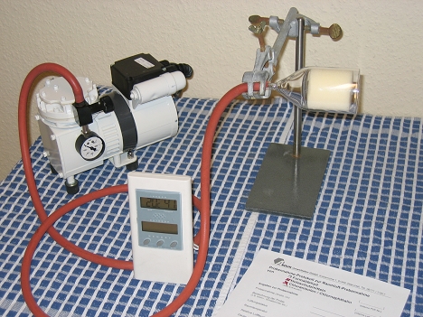Pumpe mit Stativ und Probensammler
